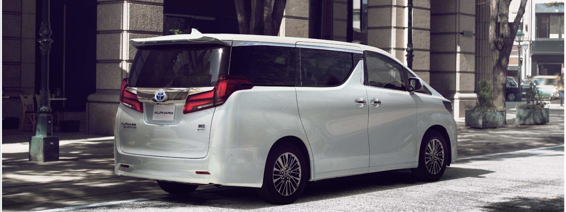 HYBRID Executive Lounge（7人乗り・E-Four）