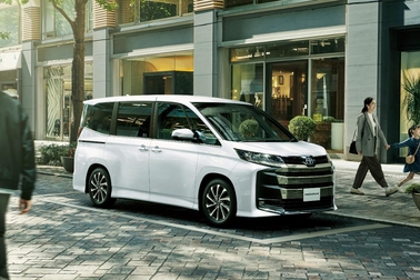 【モデル入り素材】S-Z（ハイブリッド・2WD・7人乗り）